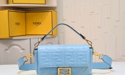 Яскрава сумка Fendi в кольорах фото 1