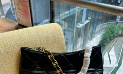 Стьобана сумка Chanel на замочку фото 2