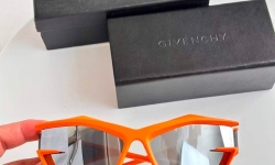 Окуляри сонцезахисні Givenchy в кольорах фото 8
