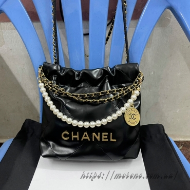 Сумка Chanel з ланцюжками та перлинами