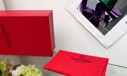 Шльопанці Valentino шкіряні в кольорах фото 6