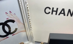 Міні-сумочка Chanel стьобана в кольорах фото 10