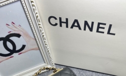 Міні-сумочка Chanel стьобана в кольорах фото 7