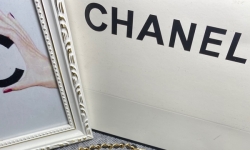 Міні-сумочка Chanel стьобана в кольорах фото 4