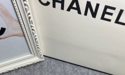 Міні-сумочка Chanel стьобана в кольорах фото 2