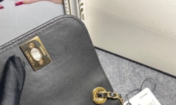 Міні-сумочка Chanel стьобана в кольорах фото 13