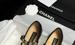 Шкіряні туфлі Chanel на застібці фото 2