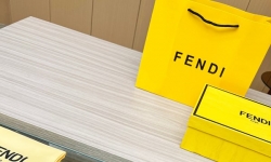 Шльопки Fendi нова коллекція фото 2