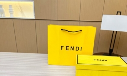 Шльопки Fendi нова коллекція фото 3