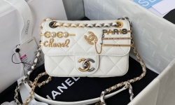 Сумочка Chanel біла з обробкою фото 2