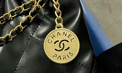 Сумка Chanel з ланцюжками та перлинами фото 4