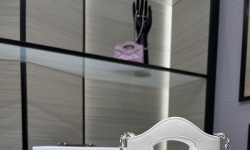 Міні-сумочка Chanel біла з ручками з ланцюжком фото 2