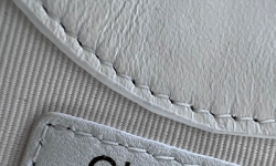 Міні-сумочка Chanel біла з ручками з ланцюжком фото 5