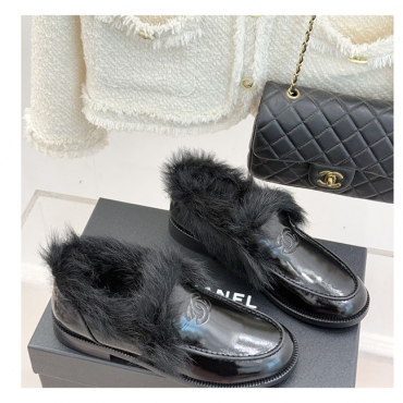 Сліпери Chanel шкіряні на хутрі