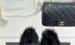 Сліпери Chanel шкіряні на хутрі фото 4